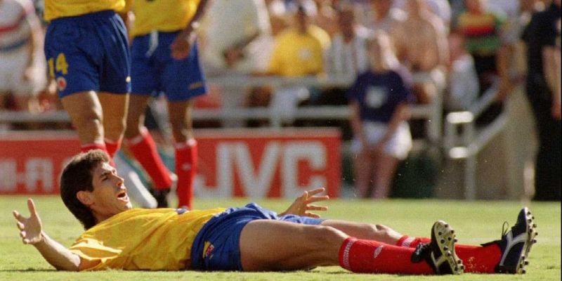 Andres Escobar phải trả giá bằng tính sau bàn phản lưới nhà